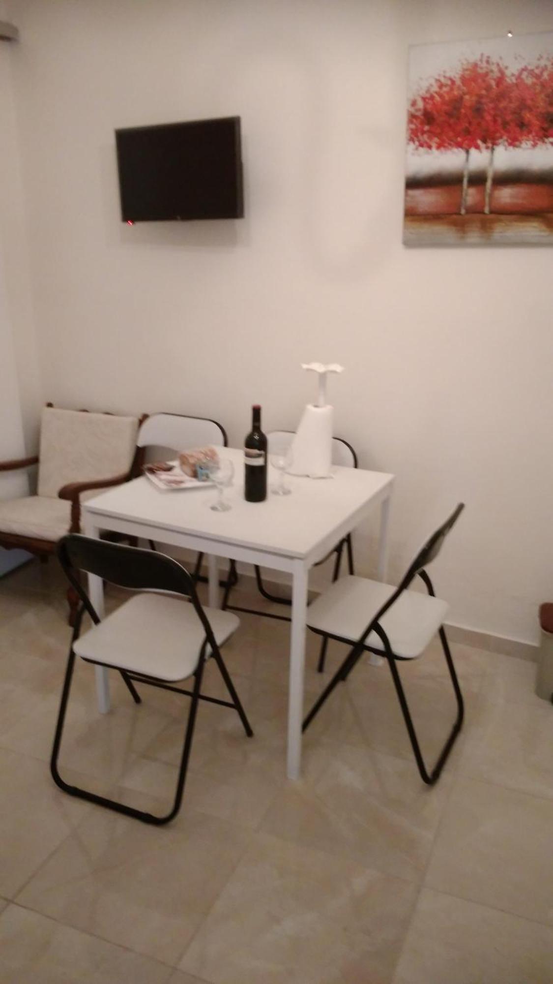 Mina Apartments Karpathos Bilik gambar